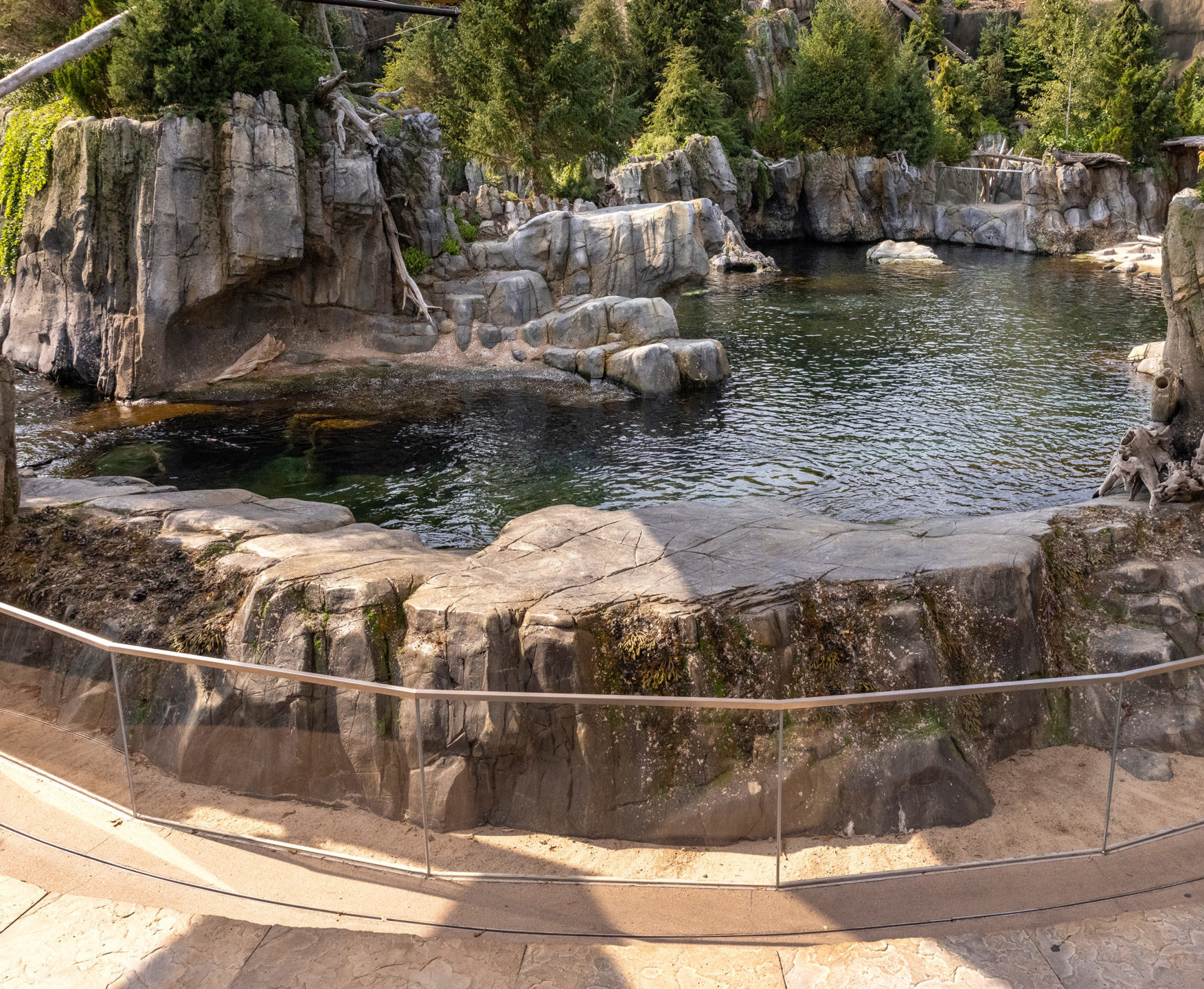 Omaha's Henry Doorly Zoo & Aquarium - Edge Themed Environments